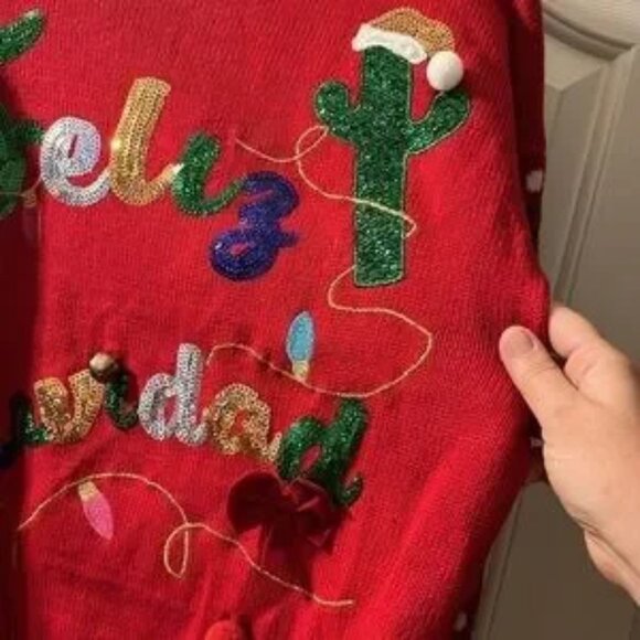 33 Degrees EUC Red Felix Navidad Sweater size M - Picture 4 of 4